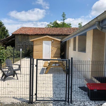 La Petite Ferme De Pouillon - Parc Animalier - Aire De Loisirs Bed & Breakfast Bagian luar foto